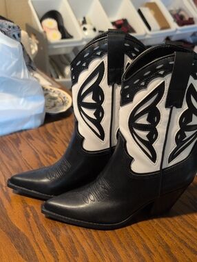 Nine West Black and White Western Ankle Boots - Women